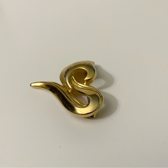 Golf Tone Swirl Ribbon Pin Brooch - Picture 3 of 15